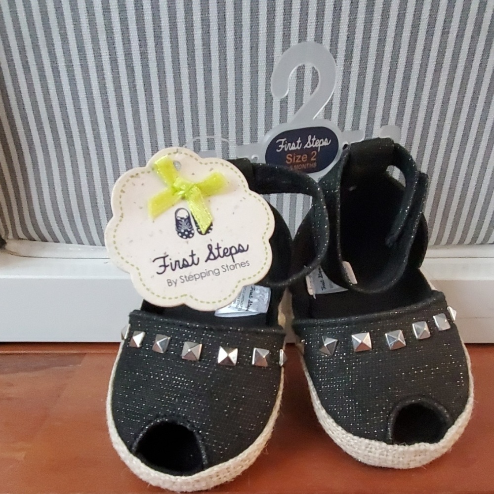 NWT Adorable Black Size 2 Baby Sandals